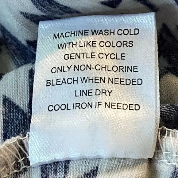 Fred David 2X Top Shirt White Geometric Sleeveless Asymmetrical V Neck Keyhole - Picture 8 of 8